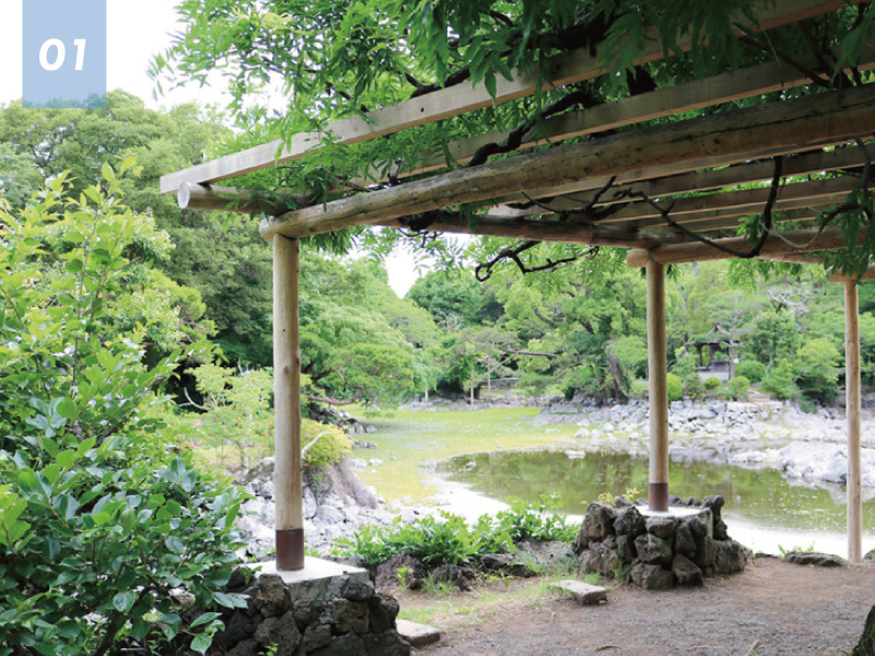 The gazebo beside Kohama Pond at Rakujuen Park