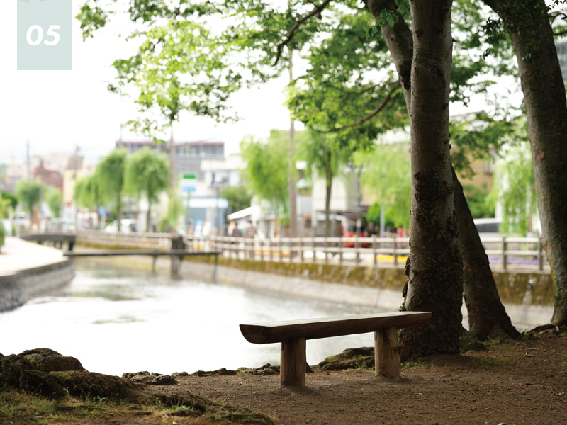 The perfect riverside bench at Shirataki Park